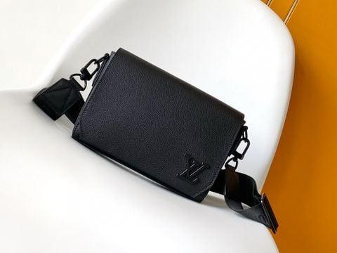 TÚI ĐEO CHÉO NAM LV* AEROGRAM TAKEOFF MINI DA BÒ HẠT ĐEN
