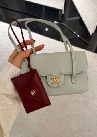 VÍ ĐỰNG THẺ NỮ C N 26X DÁNG PHONG BÌ KIÊM BAG CHARM – DA BÊ BONAUDO