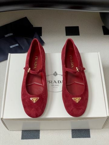 GIÀY BỆT NỮ PRD DÁNG BALLET MARY JANE – DA LỘN MỊN, LOGO TAM GIÁC PHỦ MEN TINH XẢO