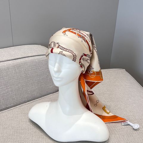 KHĂN LỤA UNISEX HERM* 90×90 TWILL 18MM – HỌA TIẾT EQUESTRIAN, VIỀN CUỘN TAY