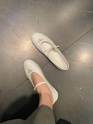 GIÀY BỆT NỮ PRD BIỂU TƯỢNG TAM GIÁC MEN – DÁNG BALLET MARY JANE GỌN SANG, BÓNG MỊN NỔI BẬT