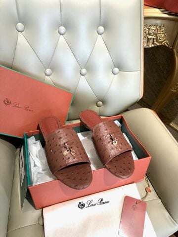DÉP NỮ LP MULE PHẲNG VÂN NỔI CHARM KIM LOẠI THANH LỊCH