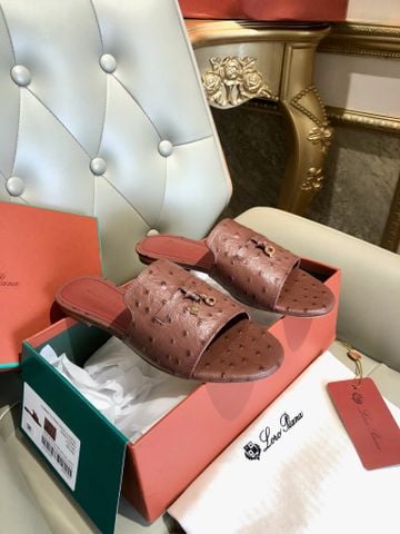 DÉP NỮ LP MULE PHẲNG VÂN NỔI CHARM KIM LOẠI THANH LỊCH