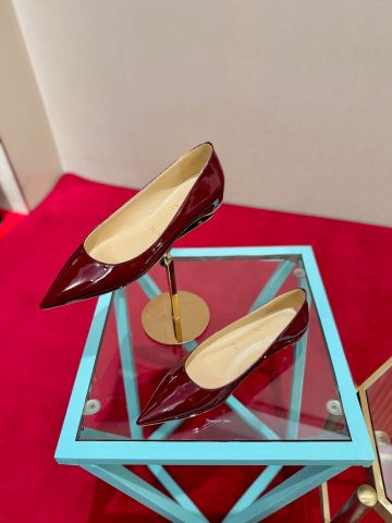 GIÀY BỆT NỮ LBT DA BÓNG MŨI NHỌN ĐẾ ĐỎ BIỂU TƯỢNG