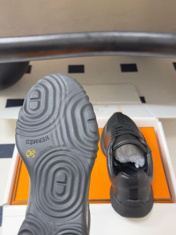 GIÀY SNEAKER NỮ H M NEON DA BÊ ĐỤC LỖ – ĐẾ CHAÎNE D’ANCRE