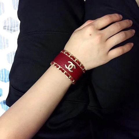VÒNG TAY NỮ CHANE* DA ĐỎ MẮC XÍCH LOGO NỔI BẬT
