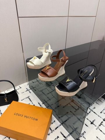 SANDAL ĐẾ XUỒNG NỮ L V MARE – DA BÊ MỀM, GÓT BỌC DÂY BỆN 11CM