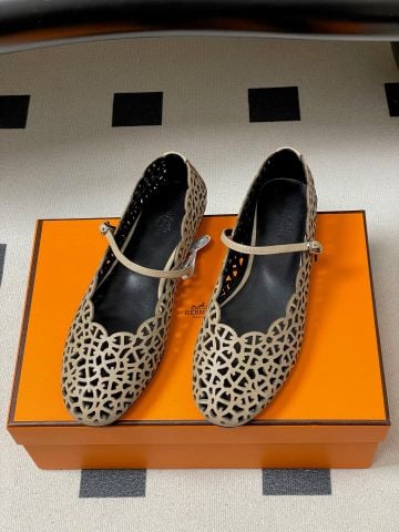 GIÀY BÚP BÊ NỮ H M HOẠ TIẾT CHAINED D’ANCRE ĐỤC LỖ – DÁNG MARY JANE TINH GỌN