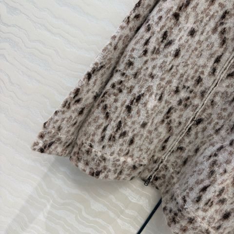 ÁO KHOÁC CARDIGAN NỮ B C HỌA TIẾT LYNX JACQUARD – SỢI MOHAIR PHA LEN