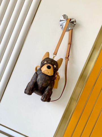 TÚI UNISEX L V PO OCH BAG DÁNG CHÓ “LV LOVERS” ĐỘC LẠ – PHIÊN BẢN SƯU TẦM