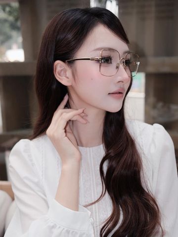 KÍNH MẮT NỮ MM GỌNG KIM LOẠI DÁNG VUÔNG THANH MẢNH, MẮT TRONG LỊCH THIỆP