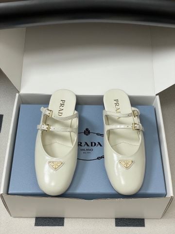 GIÀY SỤC BỆT NỮ PRD LOGO TAM GIÁC KIM LOẠI – DÁNG MULE THANH LỊCH