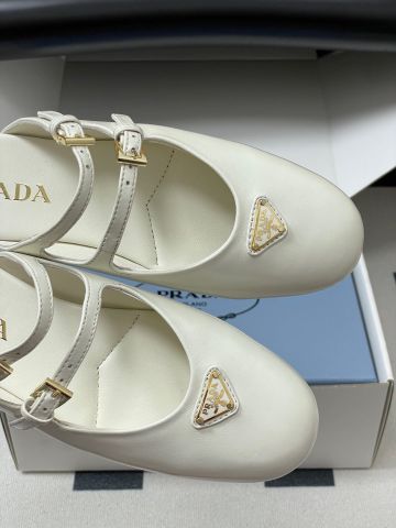 GIÀY SỤC BỆT NỮ PRD LOGO TAM GIÁC KIM LOẠI – DÁNG MULE THANH LỊCH