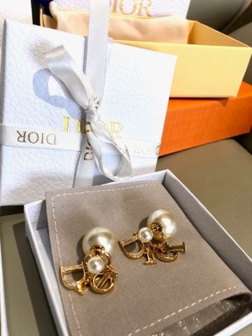 BÔNG TAI NỮ D* DÒNG TRIBALES NGỌC TRAI KÉP CHARM CHỮ CD RỦ NHẸ ĐÍNH ĐÁ SÁNG