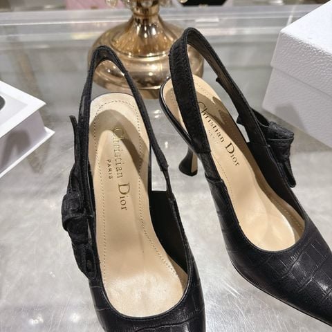 GIÀY CAO GÓT NỮ DR ICON MŨI NHỌN SLINGBACK VÂN CÁ SẤU DÂY CHỮ NỔI BẬT