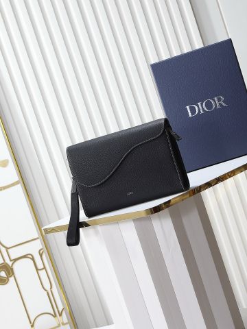 Clutch Nam Di*or* A5 Tam Giác Da Bò Hạt Đen