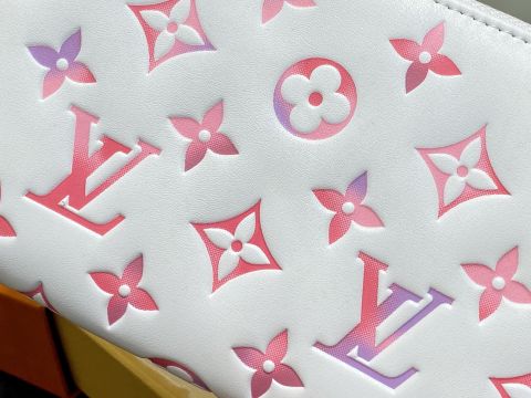 VÍ DÀI NỮ L*V  MONOGRAM HỒNG – PHIÊN BẢN SKI