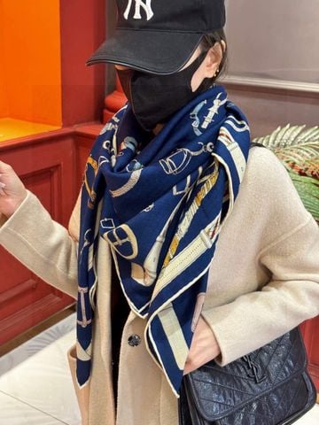 KHĂN CHOÀNG  HERM JACQUARD NGỰA – BẢN 140 CASHMERE–SILK