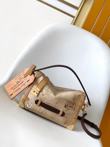 TÚI XÁCH NỮ L V SIDE TRUNK PHIÊN BẢN TRUNK HERITAGE – PHOM “RƯƠNG MINI” BIỂU TƯỢNG, PHỤ KIỆN KIM LOẠI NỔI BẬT