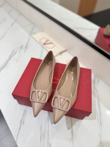 GIÀY BÚP BÊ NỮ V L T N VLOGO SIGNATURE POINTED-TOE DA BÊ LỲ GÓT 1CM