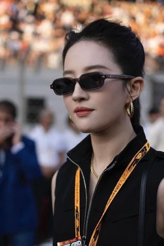 KÍNH MẮT NAM NỮ L V DÁNG CHỮ NHẬT GỌNG THANH MẢNH CÀNG LOGO NỔI BẬT