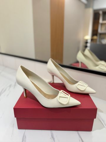 GIÀY CAO GÓT NỮ V L T N VLOGO SIGNATURE POINTED PUMP DA BÓNG GÓT 7,5CM