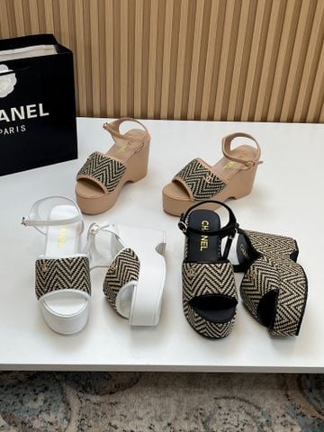 SANDAL NỮ C H RAFFIA BRAIDED PLATFORM WEDGE QUAI HẬU GÓT 9.9CM