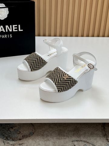 SANDAL NỮ C H RAFFIA BRAIDED PLATFORM WEDGE QUAI HẬU GÓT 9.9CM