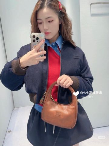 ÁO KHOÁC NỮ MIU M* CỔ NHUNG TĂM NÂU DÁNG NGẮN