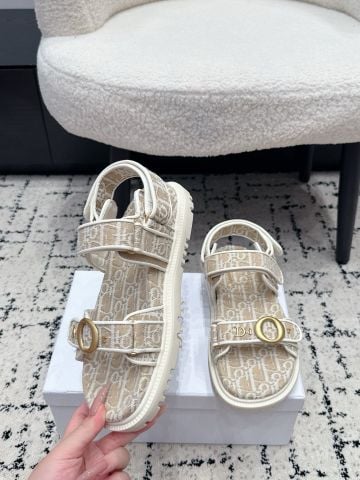 SANDAL NỮ D PHOM HAI QUAI MA THUẬT CANVAS DỆT MONOGRAM KHÓA TRÒN KIM LOẠI ĐẾ RÃNH CÁ TÍNH