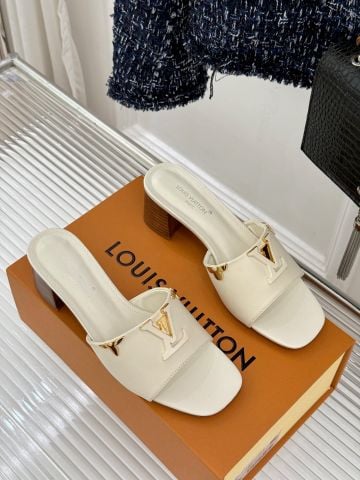 SANDAL CAO GÓT NỮ L V LOGO KIM LOẠI NỔI BẬT GÓT 5,5CM