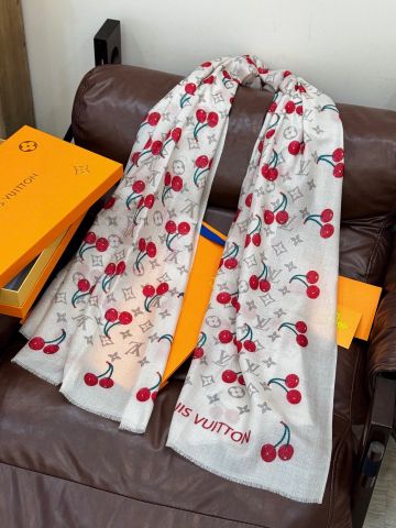 KHĂN CHOÀNG UNISEX L*V  MONOGRAM CHERRY CERISE – TƯƠI TRẺ NỔI BẬT