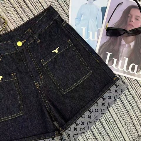 QUẦN JEANS NỮ L V CẠP CAO GẤU LẬT MONOGRAM ĐÍNH KIM LOẠI NỔI BẬT