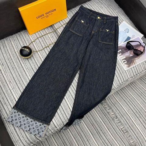 QUẦN JEANS NỮ L V CẠP CAO ỐNG SUÔNG GẤU LỘ MONOGRAM ĐIỂM NHẤN KIM LOẠI