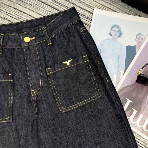 QUẦN JEANS NỮ L V CẠP CAO ỐNG SUÔNG GẤU LỘ MONOGRAM ĐIỂM NHẤN KIM LOẠI