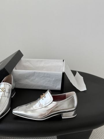 GIÀY LOAFER NỮ C N DA BÊ PATENT, MŨI VUÔNG THUÔN & GÓT KHỐI THANH LỊCH