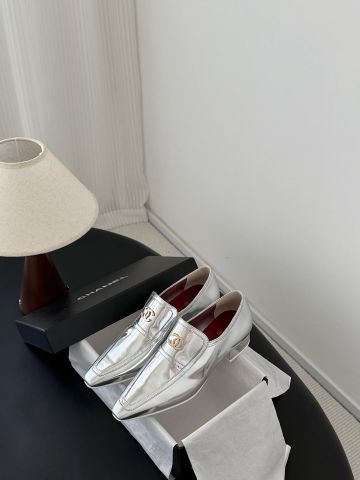 GIÀY LOAFER NỮ C N DA BÊ PATENT, MŨI VUÔNG THUÔN & GÓT KHỐI THANH LỊCH