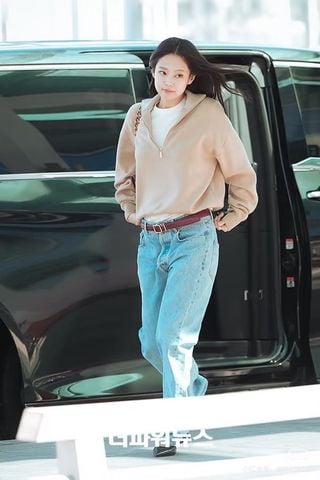 QUẦN JEANS NỮ CN ỐNG ĐỨNG CẠP CAO LOGO CC TÚI SAU