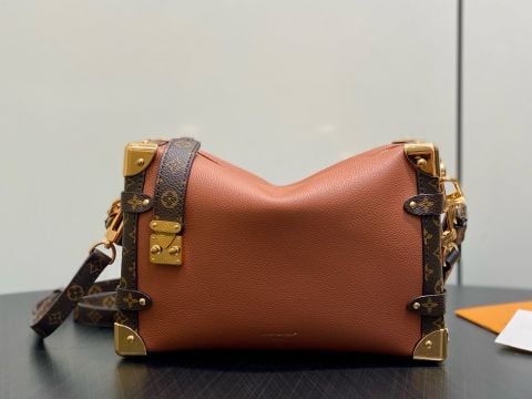 TÚI NỮ L V SIDE TRUNK MM COGNAC DA BÊ PHỐI MONOGRAM EBENE