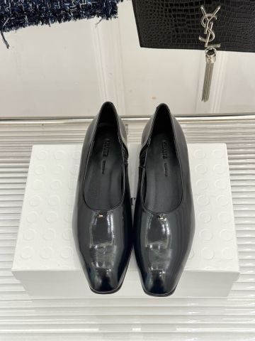 GIÀY PUMPS GÓT THẤP NỮ KHAITE – ELASTICATED SIDE-GORE, DA BÊ & ĐẾ DA