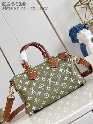 TÚI XÁCH NAM NỮ LV* SPEEDY BANDOULIÈRE 25 MONOGRAM – DA BÒ MỀM, TÔNG XANH RÊU