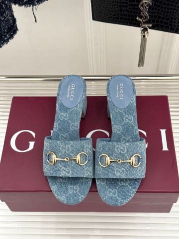 DÉP NỮ GÓT VUÔNG GC MONOGRAM JACQUARD KHÓA HORSEBIT 5.5CM