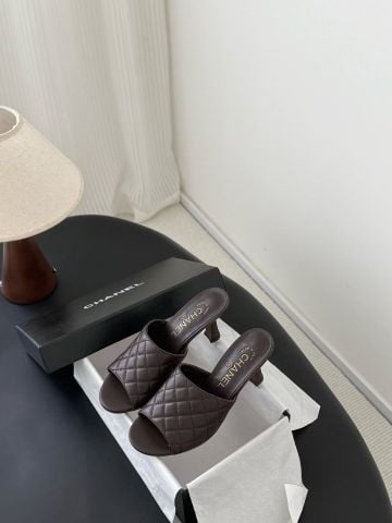 DÉP CAO GÓT NỮ C N CAMBON QUILTED MULE – DA CỪU CHẦN QUẢ TRÁM, GÓT ĐIÊU KHẮC THANH MẢNH