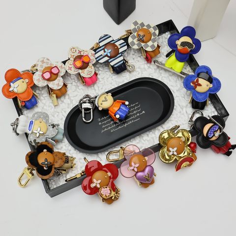 MÓC KHÓA/CHARM UNISEX L*V  VIVIENNE – ĐIỂM NHẤN MINI NÂNG TẦM MỌI CHIẾC TÚI*