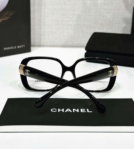 KÍNH MẮT NỮ CN FORM VUÔNG OVERSIZE PHỐI KIM LOẠI BIỂU TƯỢNG