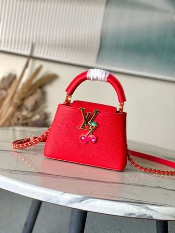 TÚI XÁCH NỮ LV* CAPUCINES BB/MINI X TM – TAURILLON GRAINED LEATHER, CHARM CHERRY