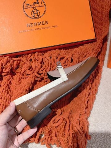 GIÀY NỮ LOAFER HERM* DESTIN DA MỀM PHỐI HAI MÀU THANH LỊCH