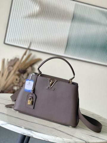 TÚI XÁCH NỮ LV* CAPUCINES SOUPLE MM – DA BÊ HẠT SANG TRỌNG, KHÓA VÀNG THANH LỊCH