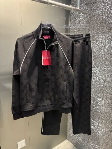 BỘ TRACKSUIT NAM GUC MONOGRAM JACQUARD – THU ĐÔNG, PHOM GỌN SANG TRỌNG