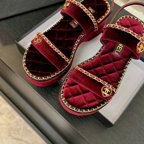 SANDAL NỮ CN ĐẾ DÀY CHAIN DOUBLE C & HỌA TIẾT TRÁI TIM